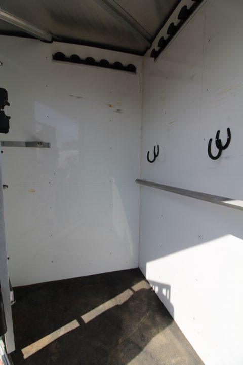 Used 2002 Sundowner 3 Horse w/ Side Tack - Insulated Dressing Room Roof