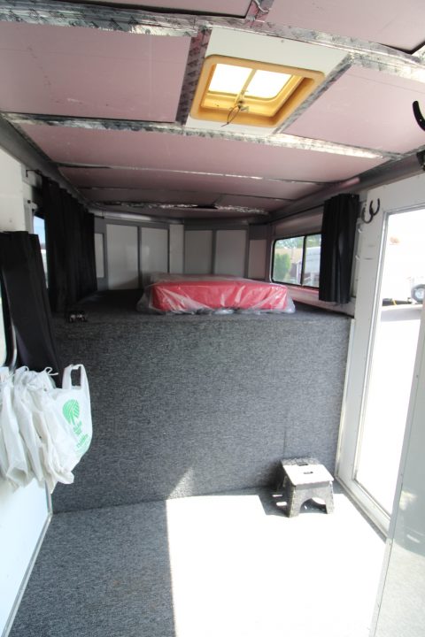 Used 2002 Sundowner 3 Horse w/ Side Tack - Insulated Dressing Room Roof