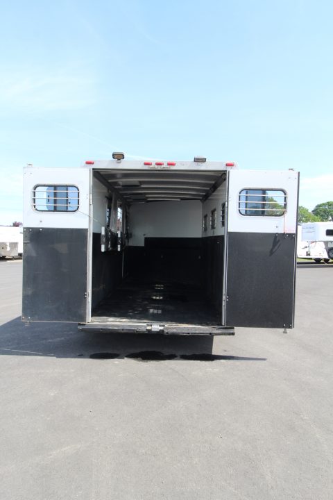 Used 2002 Sundowner 3 Horse w/ Side Tack - Insulated Dressing Room Roof