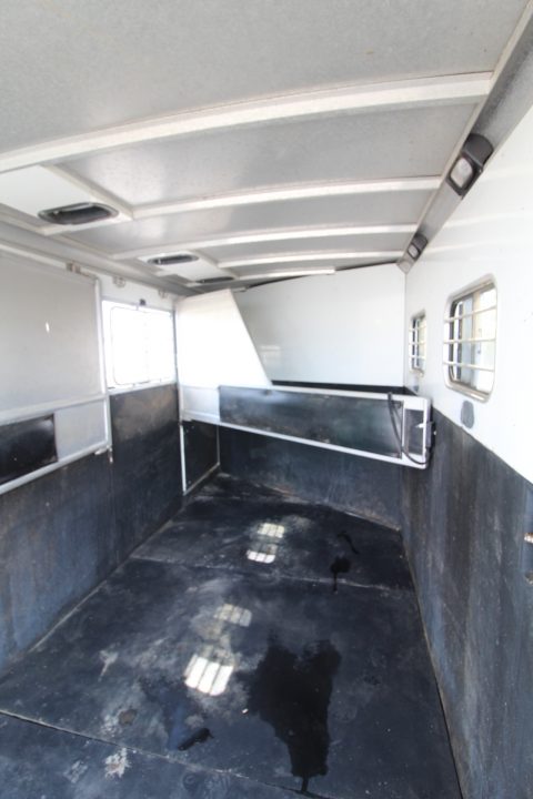Used 2002 Sundowner 3 Horse w/ Side Tack - Insulated Dressing Room Roof