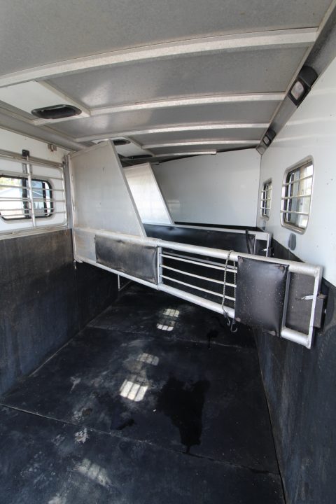 Used 2002 Sundowner 3 Horse w/ Side Tack - Insulated Dressing Room Roof