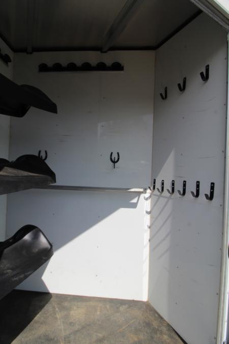 Used 2002 Sundowner 3 Horse w/ Side Tack - Insulated Dressing Room Roof
