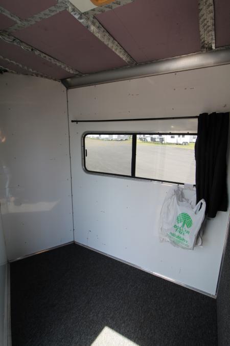 Used 2002 Sundowner 3 Horse w/ Side Tack - Insulated Dressing Room Roof