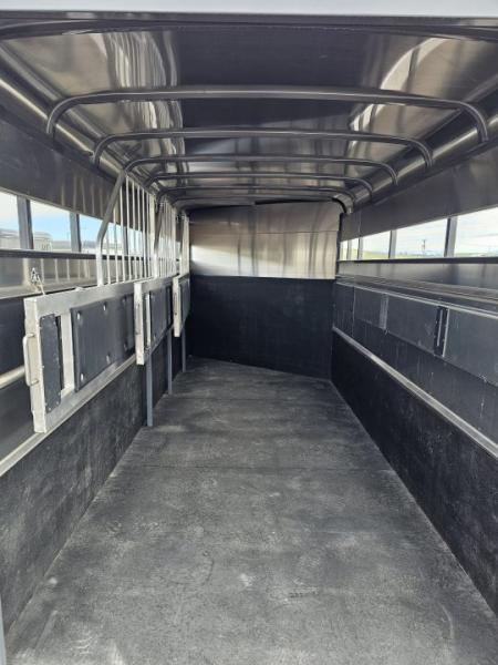 New 2026 Maverick 4 Horse Gooseneck Horse Trailer