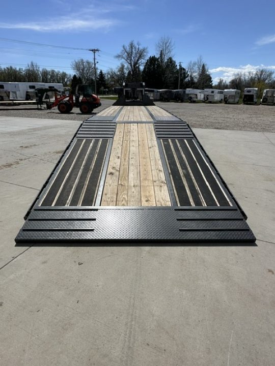 New 2026 Diamond C 35' Flatbed