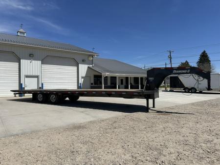 New 2026 Diamond C 35' Flatbed