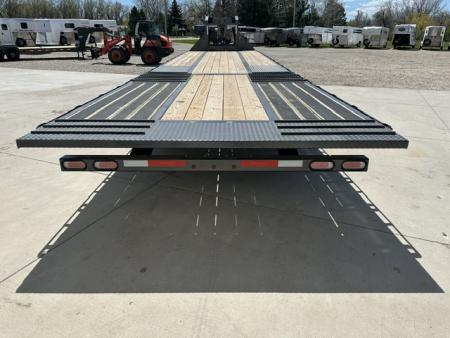 New 2026 Diamond C 35' Flatbed