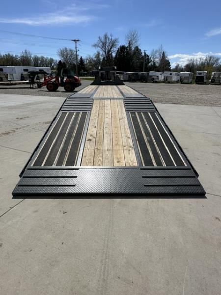 New 2026 Diamond C 35' Flatbed