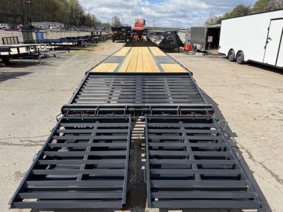 New HillCrest Gooseneck 35+5 25.9 W/ Max Ramps