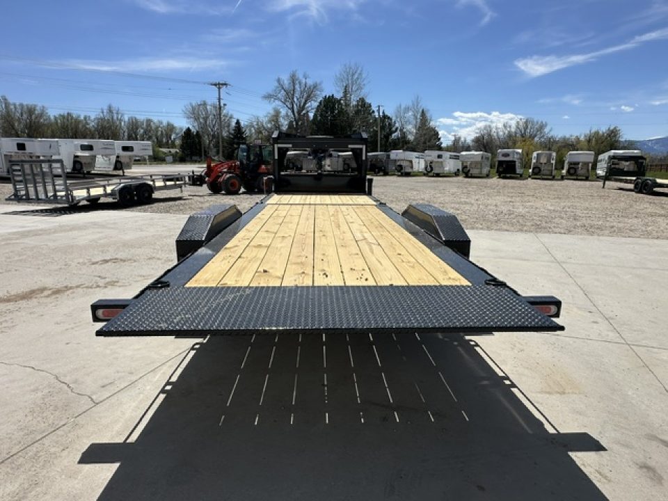 New 2026 Diamond C 24' Flatbed