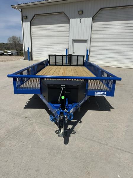 New 2026 Diamond C 16' Flatbed GTU
