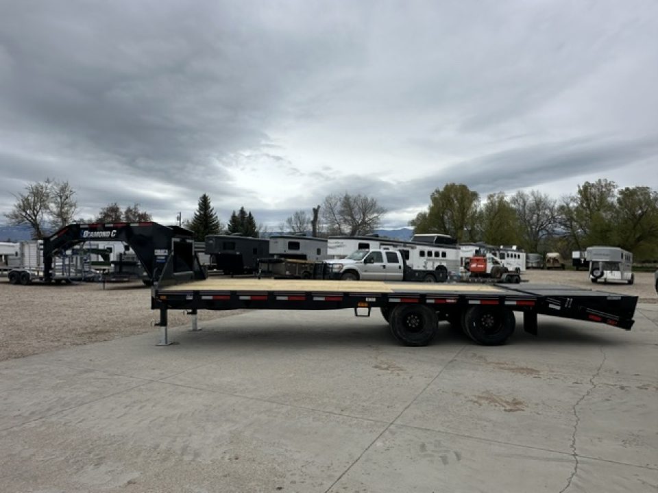 New 2026 Diamond C 25' FMAX