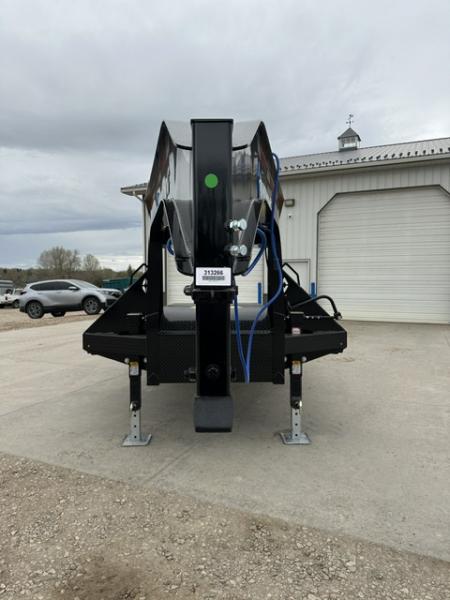 New 2026 Diamond C 25' FMAX