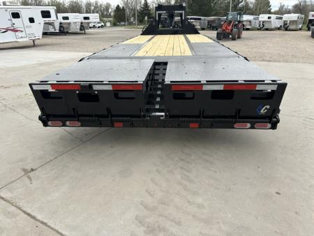 New 2026 Diamond C 25' FMAX
