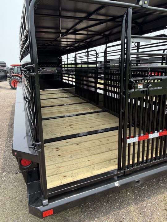 New 2026 Delco Trailers 6.8x24ft Gooseneck Livestock Trailer