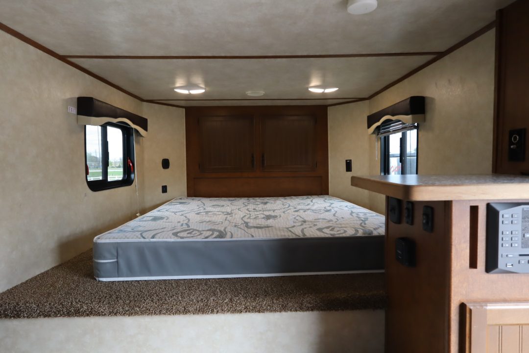 Used 2019 Bison 3 Horse LQ Trailer