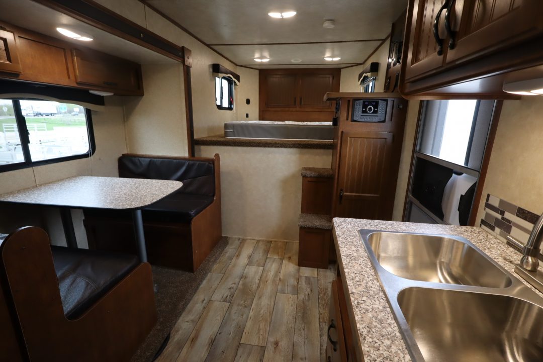 Used 2019 Bison 3 Horse LQ Trailer