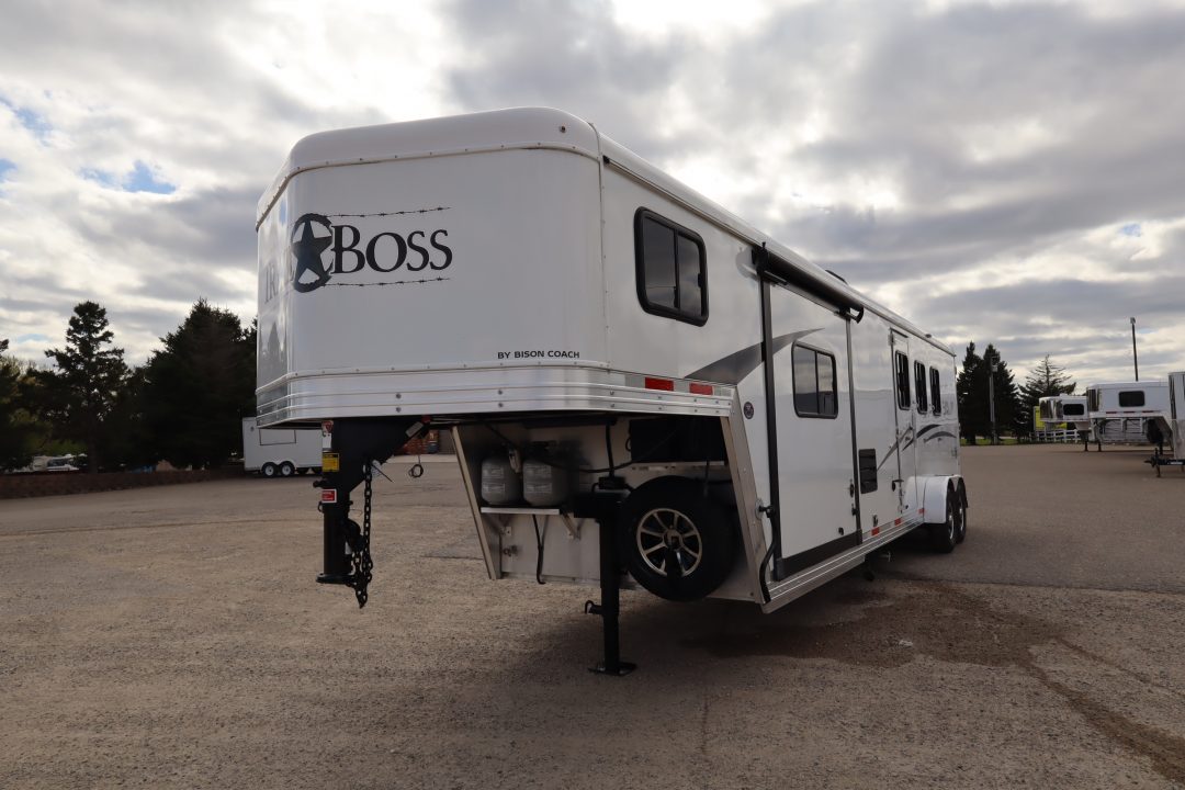 Used 2019 Bison 3 Horse LQ Trailer