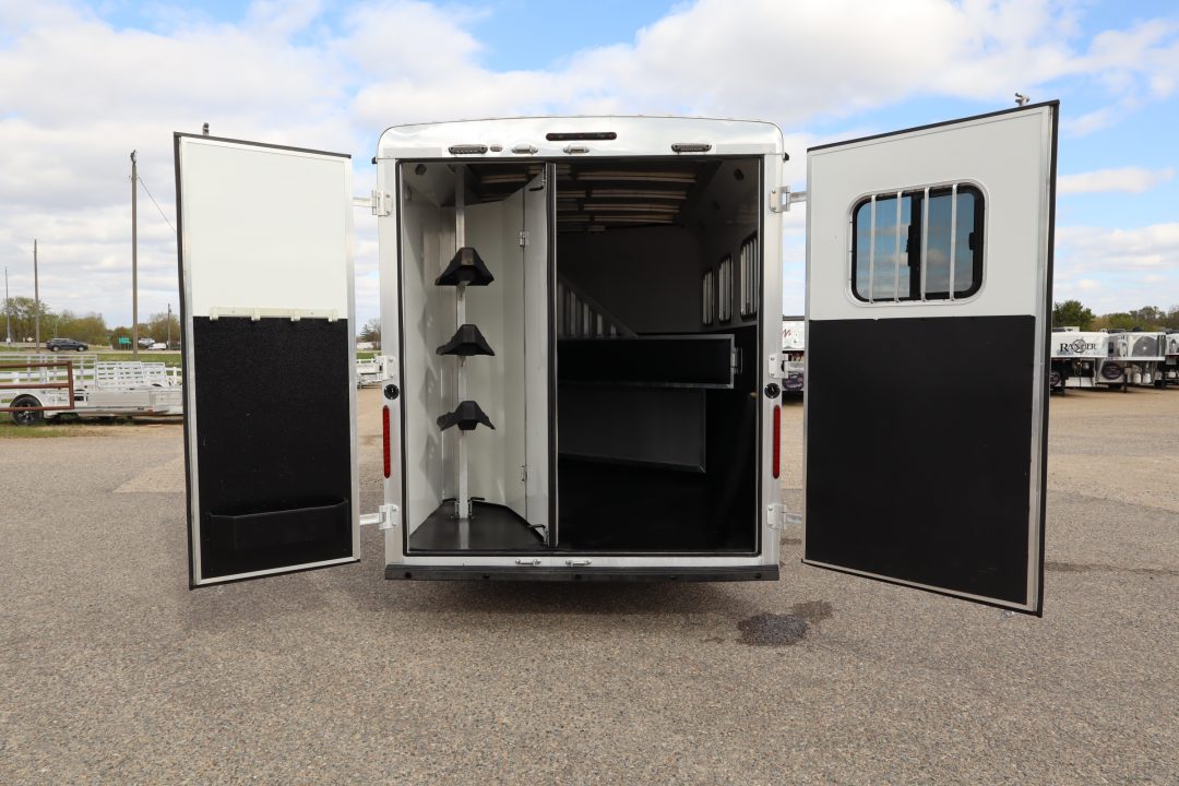 Used 2019 Bison 3 Horse LQ Trailer
