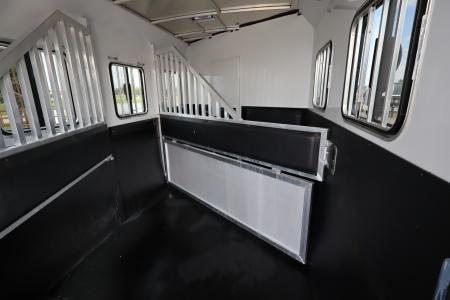 Used 2019 Bison 3 Horse LQ Trailer