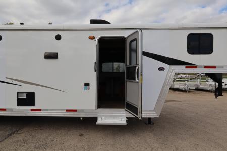 Used 2019 Bison 3 Horse LQ Trailer