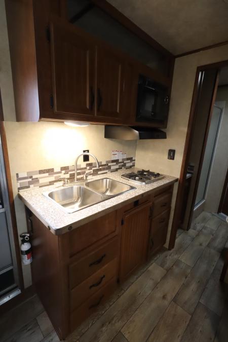 Used 2019 Bison 3 Horse LQ Trailer