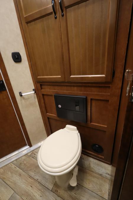 Used 2019 Bison 3 Horse LQ Trailer