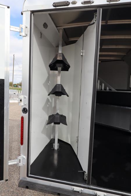 Used 2019 Bison 3 Horse LQ Trailer