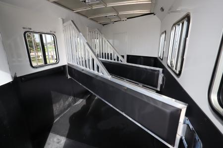 Used 2019 Bison 3 Horse LQ Trailer