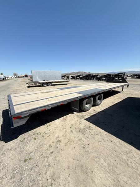Used 2025 Lamar 32' Flatbed Trailer