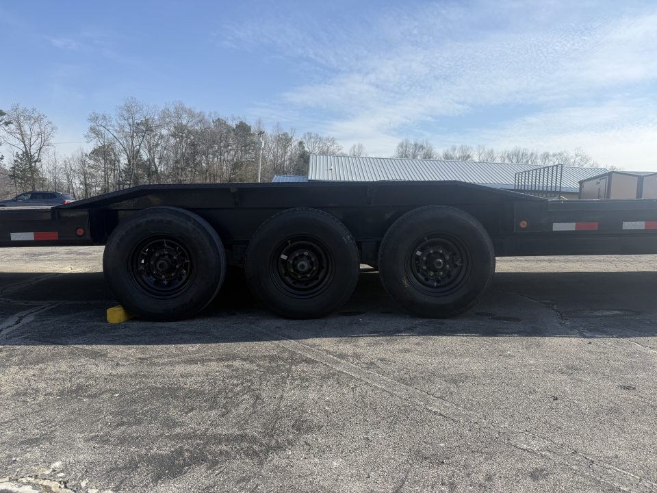 Used 2024 Load Trail 102X40 3 AXLE GOOSENECK Equipment Trailer
