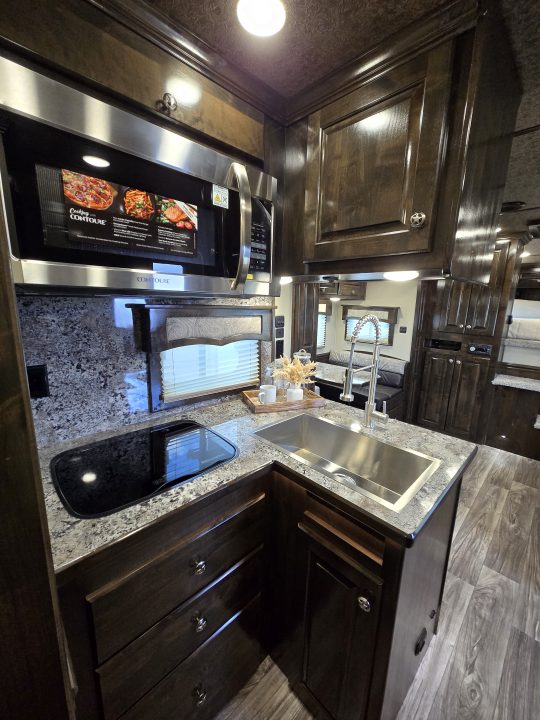 New 2026 Merhow Summit 4 Horse Trailer