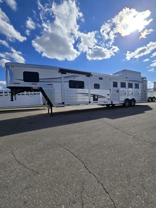 New 2026 Merhow Summit 4 Horse Trailer