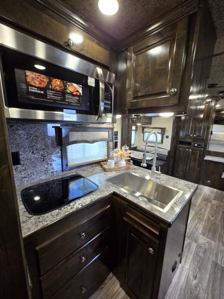 New 2026 Merhow Summit 4 Horse Trailer