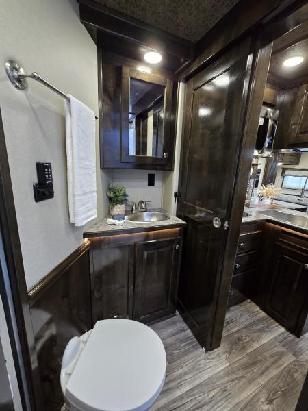 New 2026 Merhow Summit 4 Horse Trailer