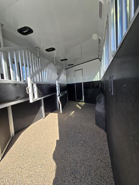 New 2026 Merhow Summit 4 Horse Trailer