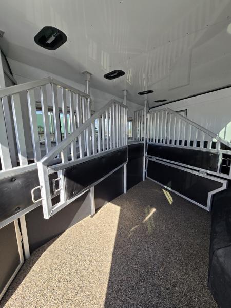New 2026 Merhow Summit 4 Horse Trailer