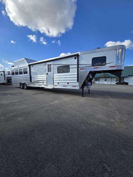New 2026 Merhow Summit 4 Horse Trailer