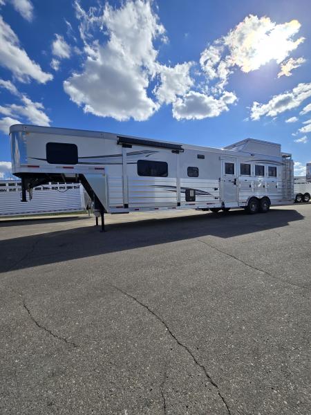 New 2026 Merhow Summit 4 Horse Trailer