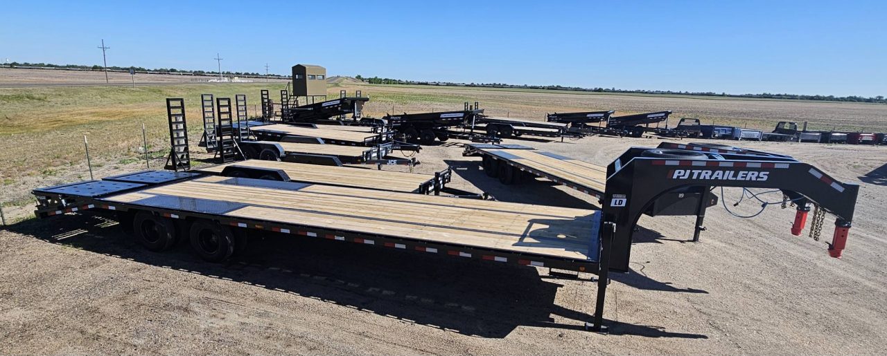 New 2026 PJ Trailers 102" x 32' Low-Pro Flatdeck with Duals & Hydraulic Jacks