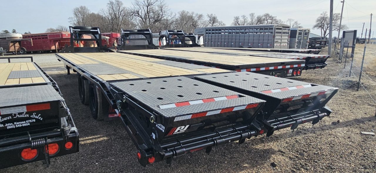 New 2026 PJ Trailers 102" x 32' Low-Pro Flatdeck with Duals & Hydraulic Jacks