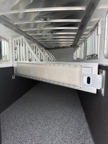 New 2026 Featherlite 6 Horse Gooseneck Trailer
