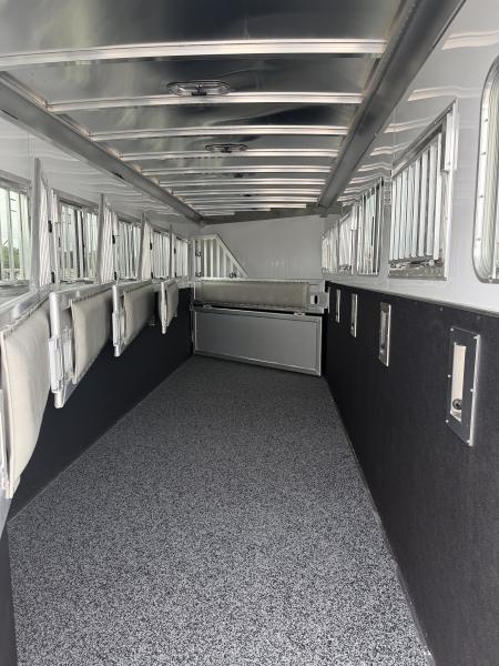 New 2026 Featherlite 6 Horse Gooseneck Trailer