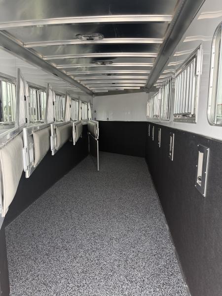 New 2026 Featherlite 6 Horse Gooseneck Trailer