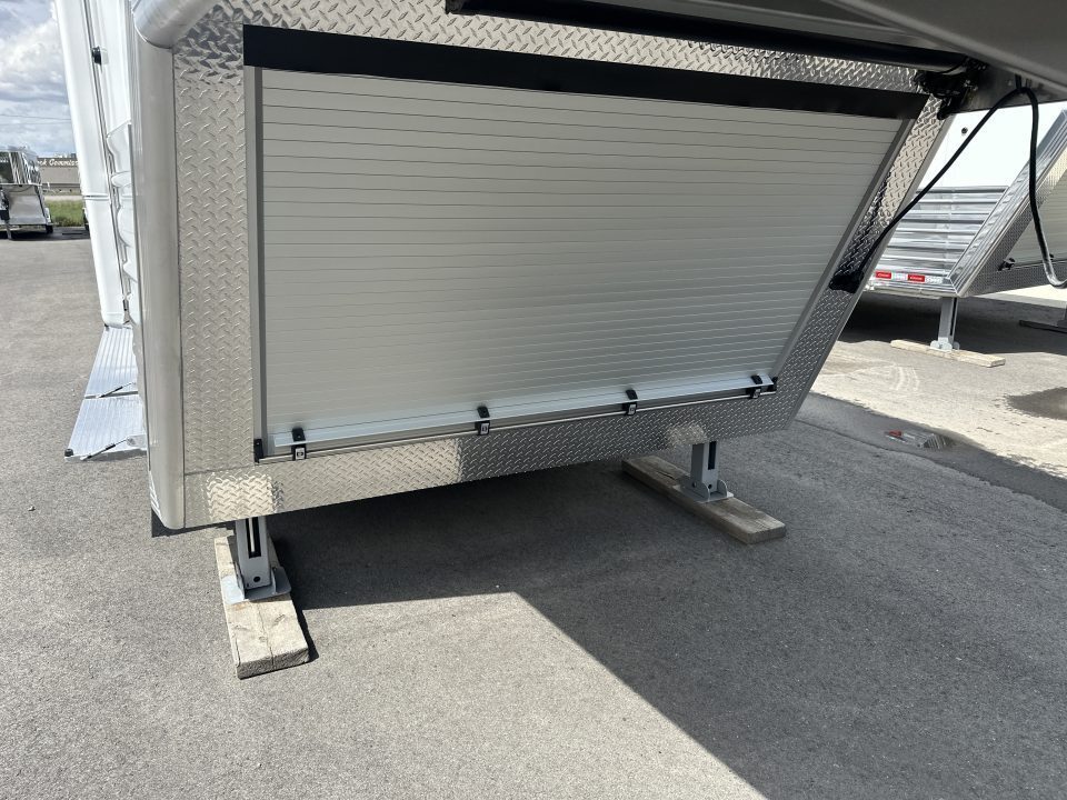 New 2027 Cimarron 4 Horse Side Load with 16'10" Outlaw Conversions LQ