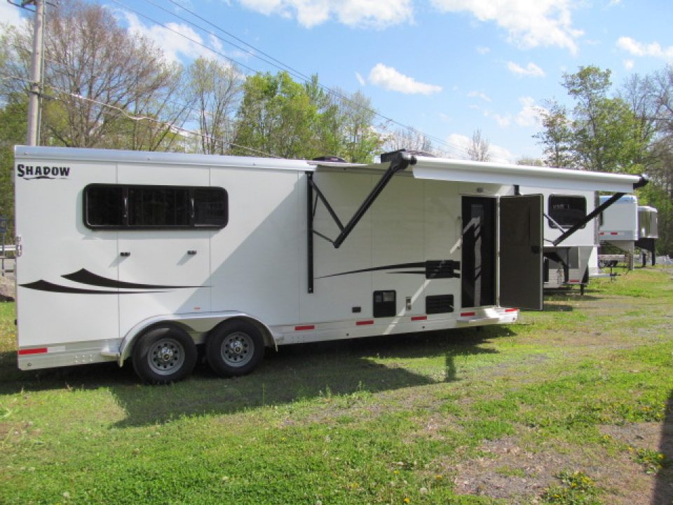 New Shadow 3H LQ w/ 9' Shortwall and Manual Slide Out Horse Trailer
