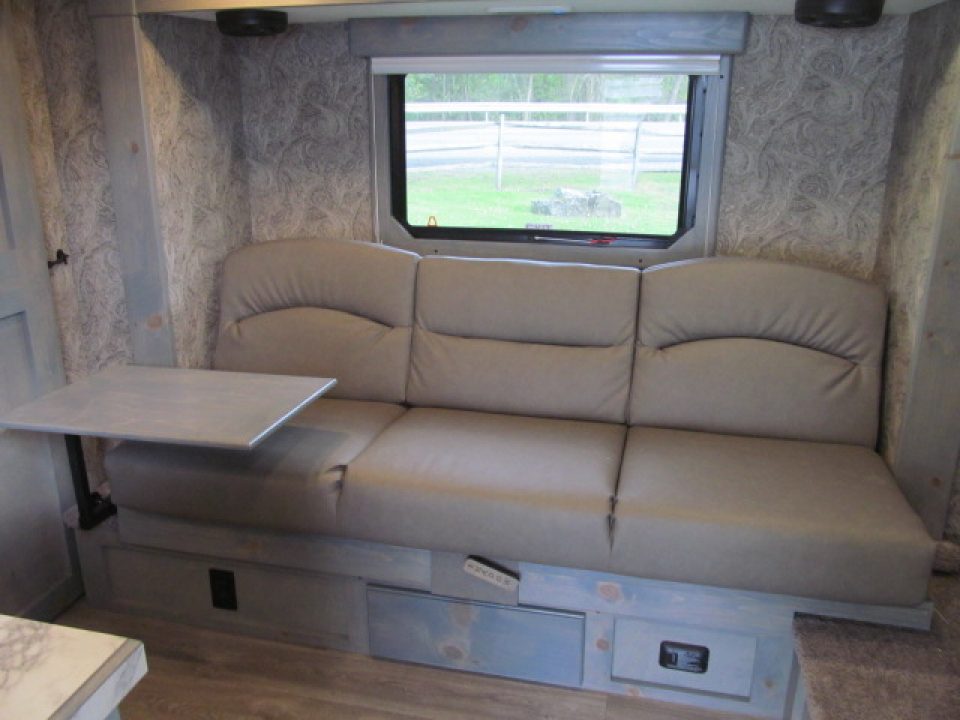 New Shadow 3H LQ w/ 9' Shortwall and Manual Slide Out Horse Trailer