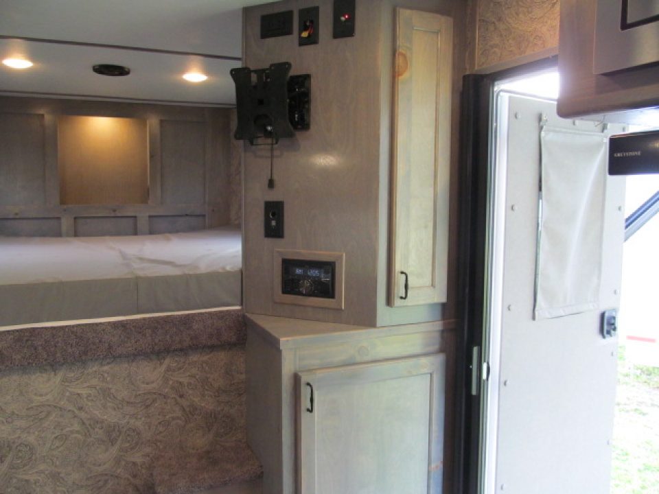 New Shadow 3H LQ w/ 9' Shortwall and Manual Slide Out Horse Trailer