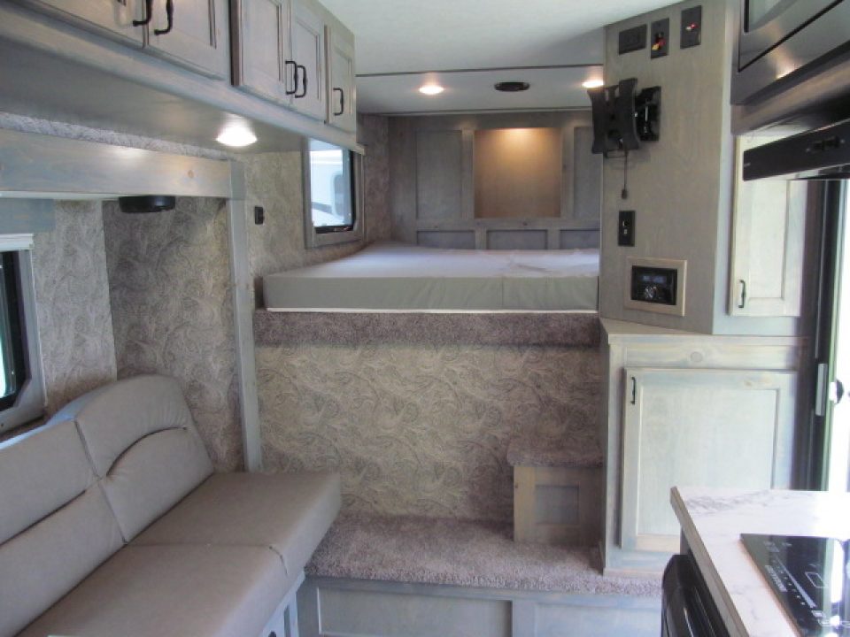 New Shadow 3H LQ w/ 9' Shortwall and Manual Slide Out Horse Trailer
