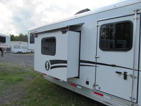 New Shadow 3H LQ w/ 9' Shortwall and Manual Slide Out Horse Trailer